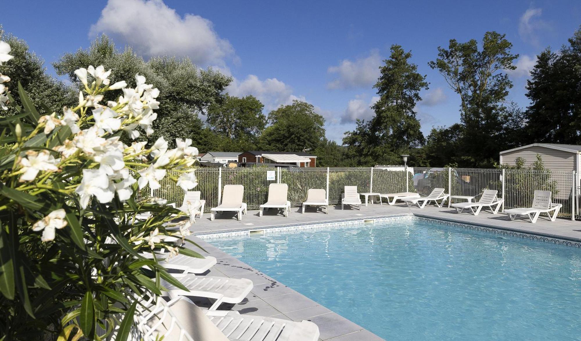 Camping Les Nysades Hotel Mirepoix  Bagian luar foto