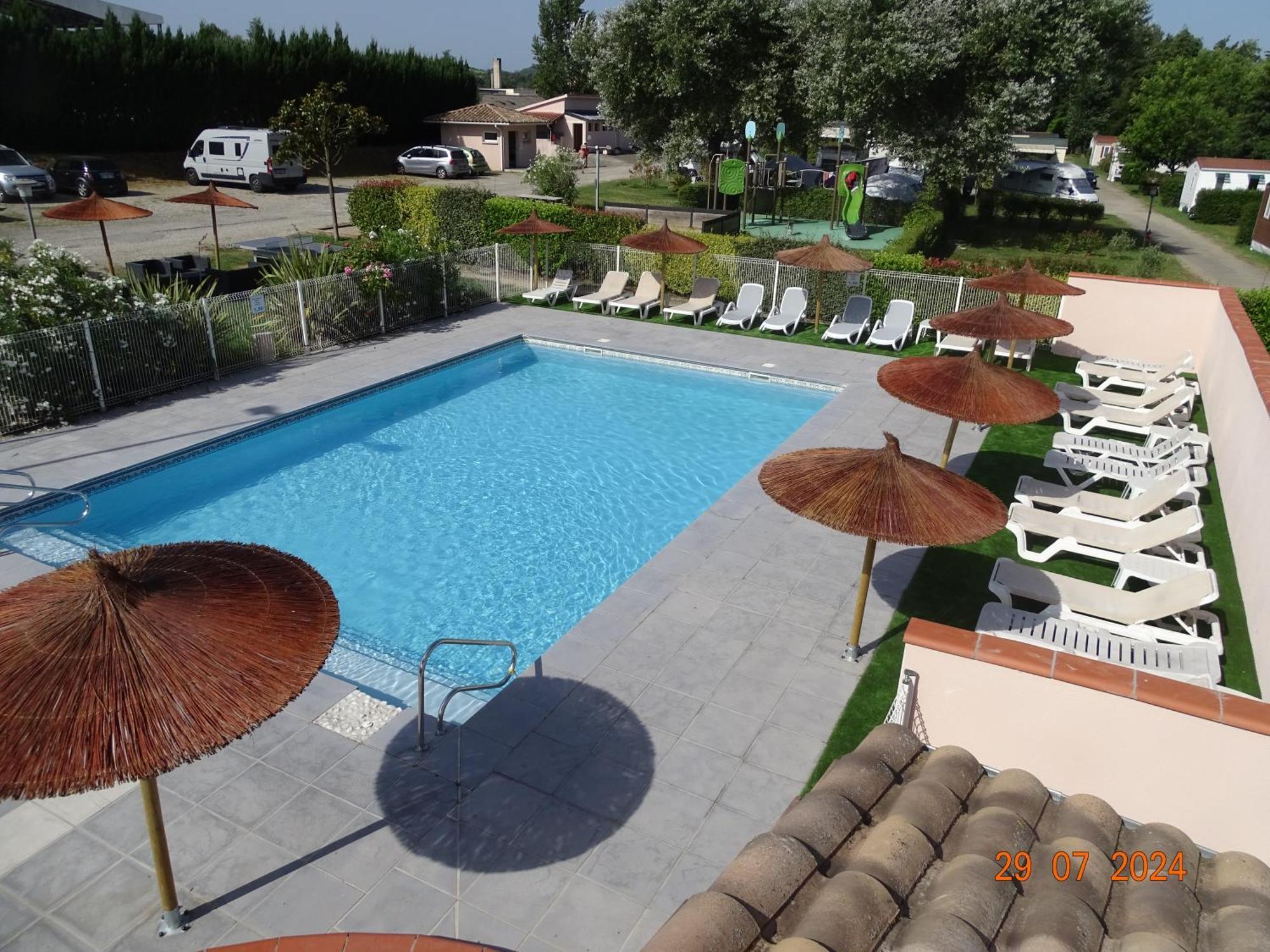 Camping Les Nysades Hotel Mirepoix  Bagian luar foto