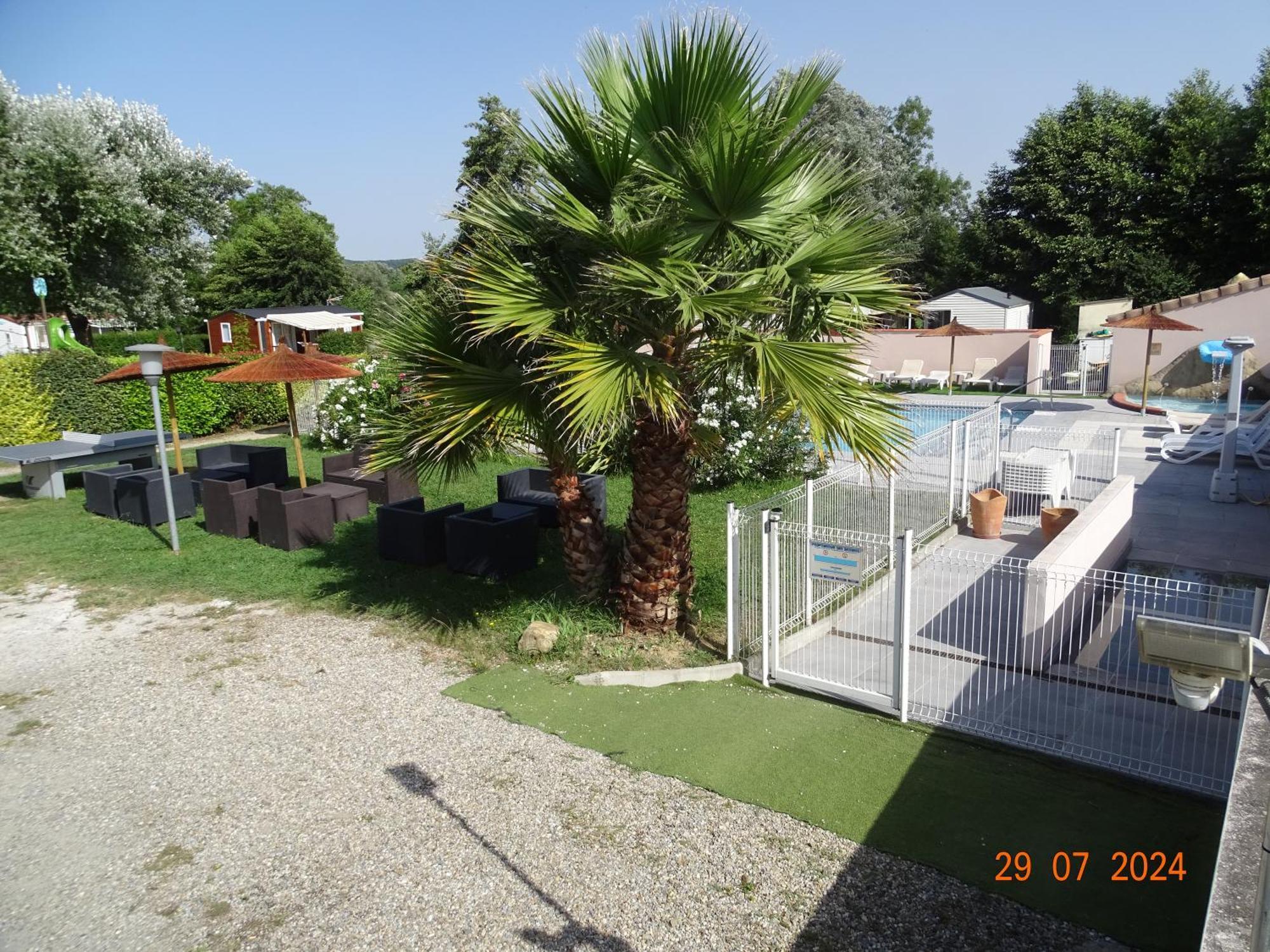 Camping Les Nysades Hotel Mirepoix  Bagian luar foto